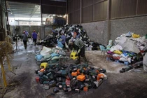 Phát hiện Công ty Làng nghề Đông Mai xả thải chưa xử lý ra môi trường