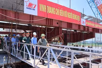 Thủ tướng Phạm Minh Chính kiểm tra tiến độ dự án cầu Phong Châu