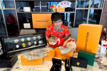 Thu giữ tài sản khủng của Mr Pips toàn siêu xe và hàng xa xỉ