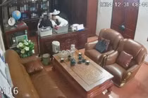 Luật sư nói gì về vụ người đàn ông "thân mật với nhiều phụ nữ"?