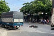 Xe máy va chạm xe tải trên QL38, 3 người thương vong