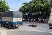 Xe máy va chạm xe tải trên QL38, 3 người thương vong
