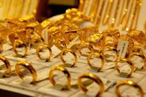 Giá vàng “nhảy múa” vì…đầu cơ, thao túng?