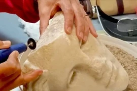 Bức tượng nữ thần Hy Lạp cổ xưa hé lộ bí ẩn tại Metropolis