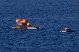 Phi hành đoàn Artemis II hạ cánh thành công sau chuyến bay lịch sử