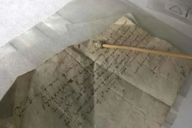 Phát hiện bức thư 400 năm tuổi trong nhà cổ ở Anh