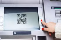 Rút tiền bằng mã QR tại ATM khác ngân hàng