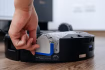 Robot lau nhà gây mùi tanh: Nguyên nhân bất ngờ