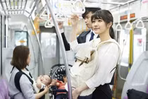 Đi Nhật mới hiểu văn hóa im lặng trên tàu