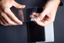 Kính cường lực smartphone còn cần thiết hay lỗi thời