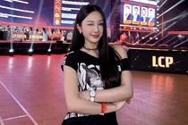 Nữ streamer diện đồ trễ nải gây tranh cãi lớn trong cộng đồng