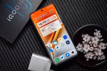 Vivo iQOO Neo 10 5G thách thức Apple và Samsung