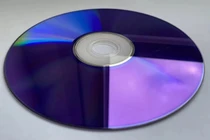 Ổ đĩa DVD bất ngờ cháy hàng tại Nhật sau khi Windows 10 “về hưu”