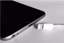 Cắm sạc điện thoại bằng máy tính có hại pin không?