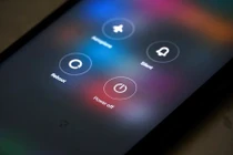 Cho mượn điện thoại, bí kíp 5 giây khóa chặt dữ liệu 