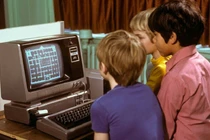 Hack game qua radio, tuổi thơ dữ dội của thế hệ 8X