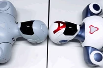 Robot hình người bị hack bằng giọng nói, lây virus không cần mạng