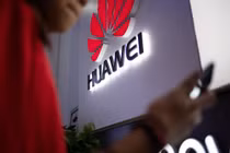 Bị Huawei sa thải, kỹ sư từng được khen phải đi quét rác