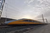 Tàu cao tốc Trung Quốc đạt 385km/h gây choáng