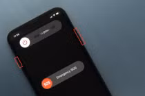 Chiêu lừa pin 100% trên iPhone cũ khiến người mua sập bẫy