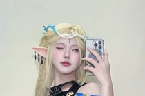 Coser nóng bỏng top 1 lột xác với phong cách kín đáo