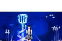 “Nữ thần” LPL October diện váy siêu ngắn, khoe chân dài cực phẩm