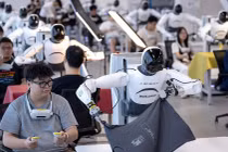 Bên trong công xưởng 10.000 m² huấn luyện robot ở Trung Quốc