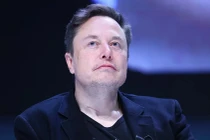 Elon Musk cảnh báo AI sẽ cuốn trôi công việc bàn giấy 