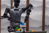 Robot Trung Quốc tự bắt tay vệ tinh, Skynet thành hiện thực?