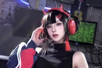 Nữ coser gây sốt với khả năng cosplay “cân” mọi giới tính