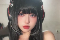 Nữ trọng tài tái xuất cực cháy, nhan sắc “đốt mắt” cộng đồng mạng