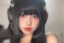 Nữ trọng tài tái xuất cực cháy, nhan sắc “đốt mắt” cộng đồng mạng