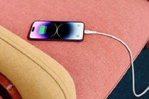 Apple cảnh báo thói quen sạc iPhone dễ gây nguy hiểm