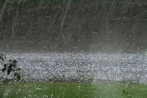 Mưa lớn và gió mạnh ảnh hưởng khu vực Trung Bộ và biển Đông