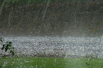 Mưa lớn và gió mạnh ảnh hưởng khu vực Trung Bộ và biển Đông