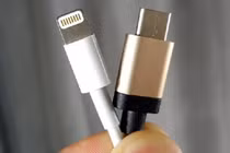 Loạt cổng sạc “dị” trước USB-C từng gây ám ảnh