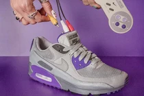 Giày Nike tích hợp máy SNES gây sốt cộng đồng