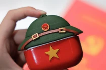 Ốp AirPods thủ công “Made in Vietnam” kỷ niệm 80 năm