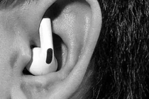 Đeo AirPods kiểu “lạ”, AI cũng gật đầu nhưng sai bét