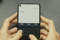 2026 bùng nổ điện thoại QWERTY kiểu BlackBerry trở lại