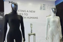 Robot Iron của Trung Quốc gây sốc với dáng vẻ nữ tính