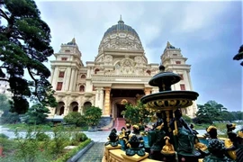 Toàn cảnh lâu đài lớn nhất Đông Nam Á ở Ninh Bình