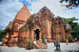 Bí ẩn tháp Bà Ponagar