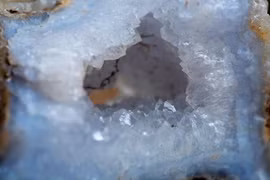Chalcedony - loại đá huyền bí mang vẻ đẹp như mây đóng băng trong đá