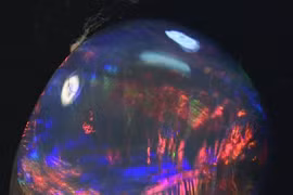 Vì sao opal phát sáng như cầu vồng? 