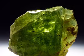 Sắc xanh bí ẩn của olivin tiết lộ điều gì về Trái Đất?