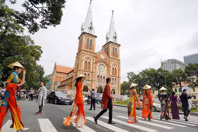 Du lịch bứt tốc thúc đẩy tăng trưởng kinh tế Việt Nam