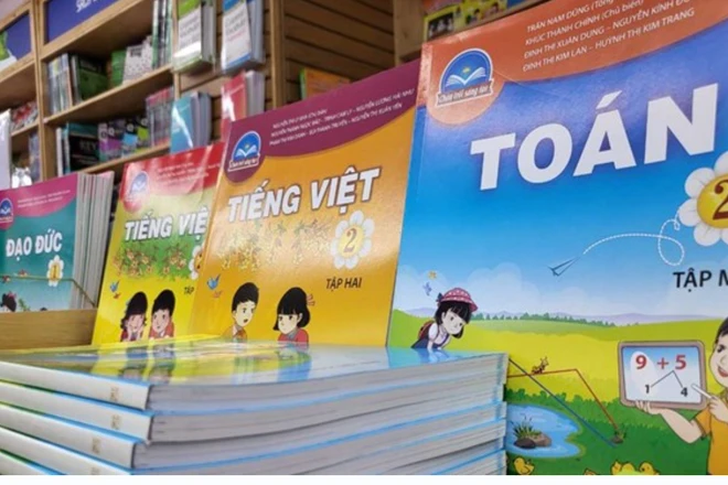 Giao Chính phủ quy định lộ trình miễn phí sách giáo khoa