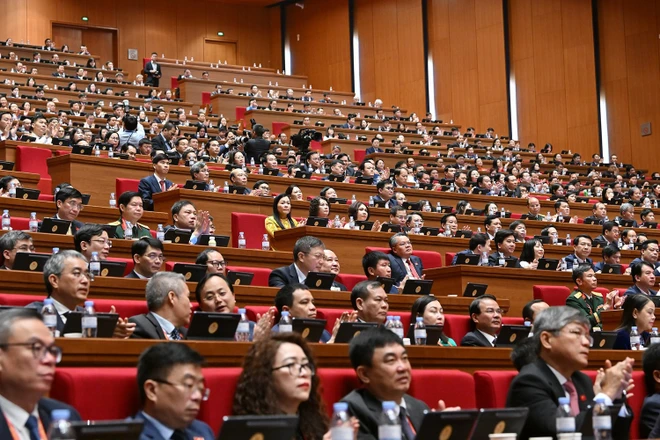 Các đại biểu dự phiên thảo luận tại hội trường về các Văn kiện Đại hội.