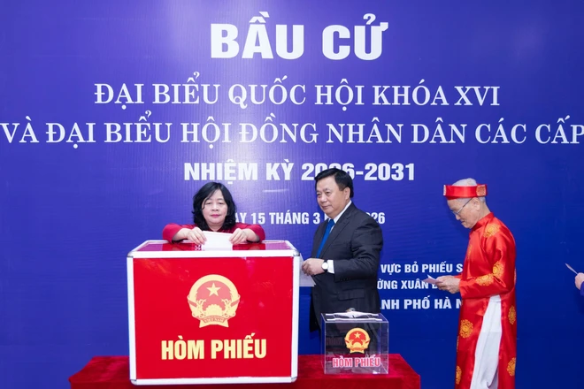 Lãnh đạo MTTQ Việt Nam bỏ phiếu bầu cử tại cơ sở địa phương